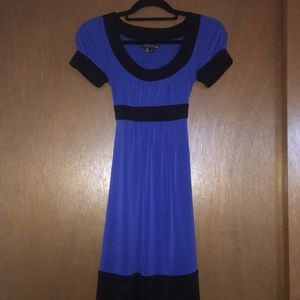 Tie on the back and cuffed sleeves